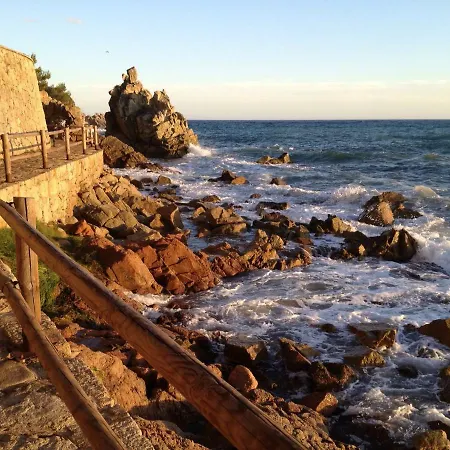 公寓 Fenals Beach