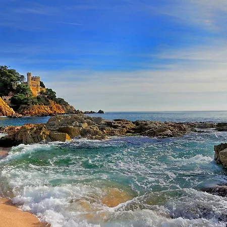 Fenals Beach 滨海略雷特